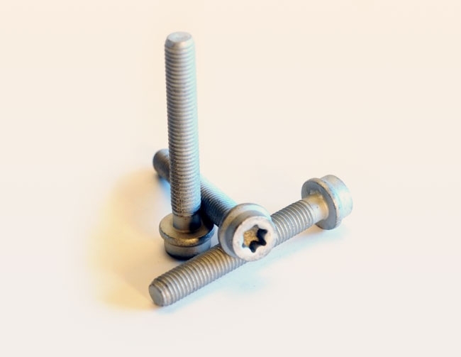Sonderschraube M7 mit Flansch f&uuml;r  die Automotive